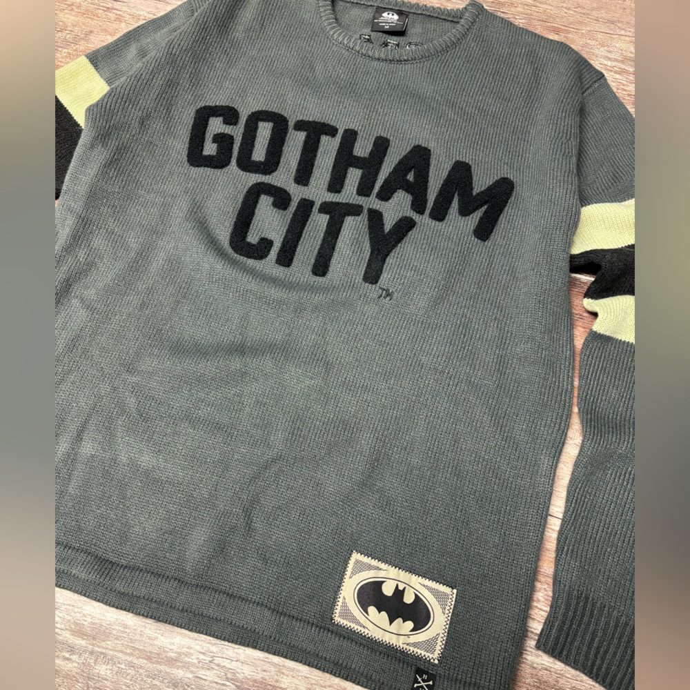 Heroes & Villains | VGUC Men’s Batman Gotham City Varsity Sweater DC Comics, M - Picture 5 of 10